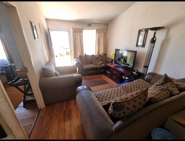 2 BEDROOM TOWNHOUSE FOR SALE IN RIDGEWAY